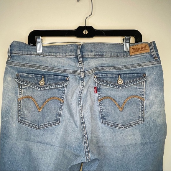 Levi’s Denim Shorts with Rolled Hem and 5-Pocket Design Size 16 - Picture 7 of 12